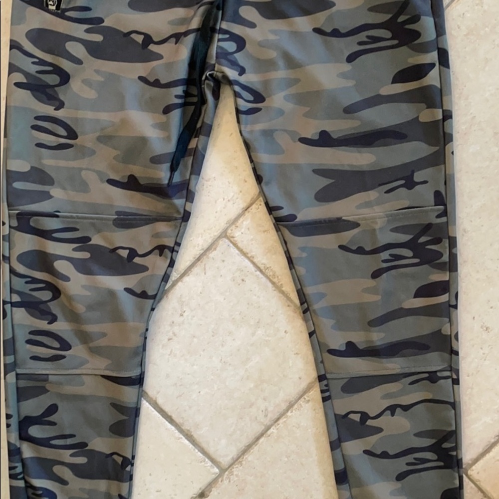 Joggers - Picture 3 of 4
